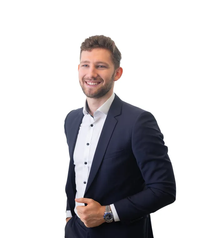 Daniel Wegener im Sakko, lächelnd